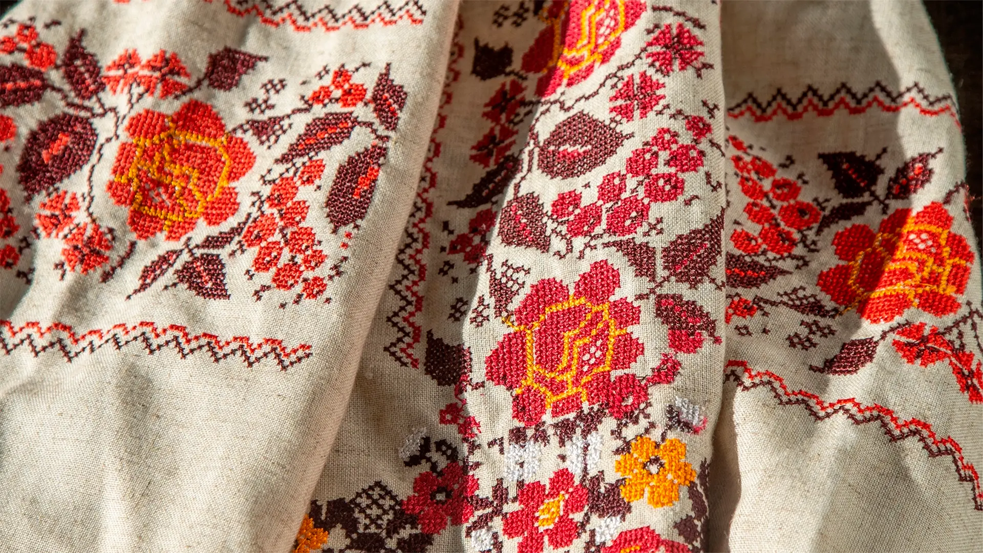 Вишиванка сприймається як символ ідентичності українців